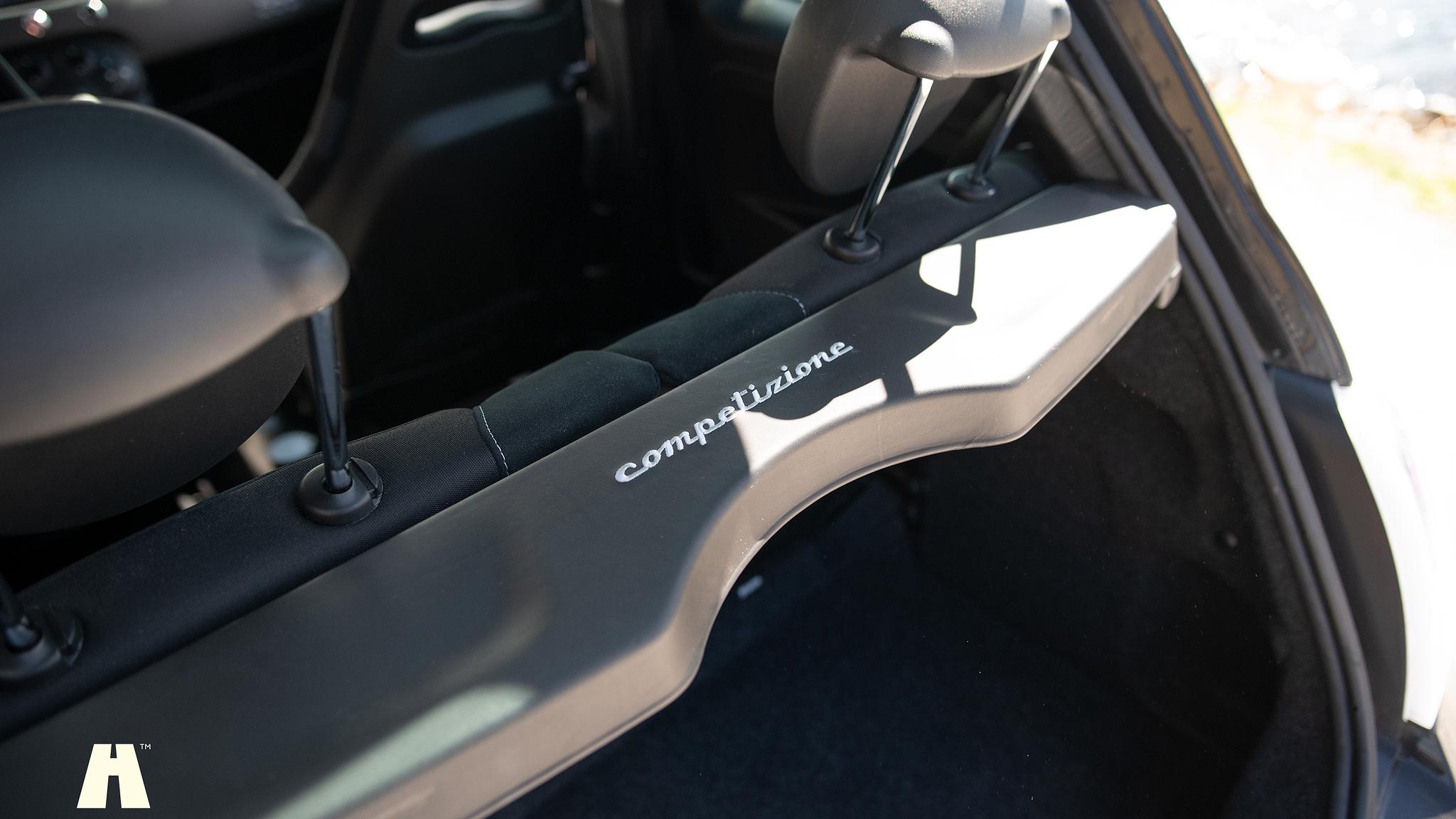 Interiörbild 2016 Abarth 595 Competizione (67)