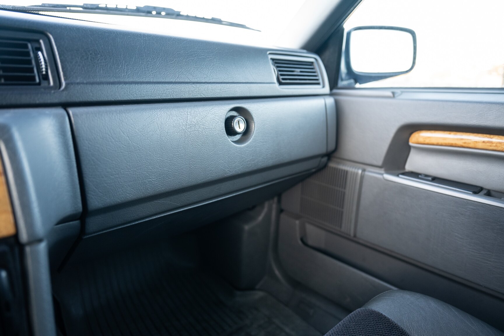 Interior image of 1998 Volvo 940 Turbo