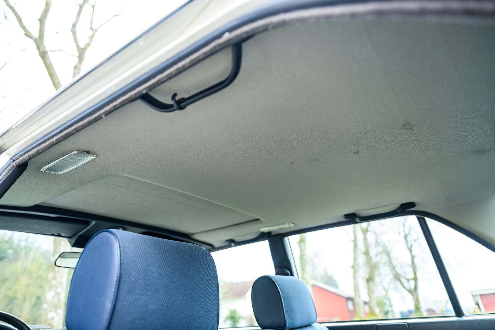 Interior image of 1986 BMW 520i