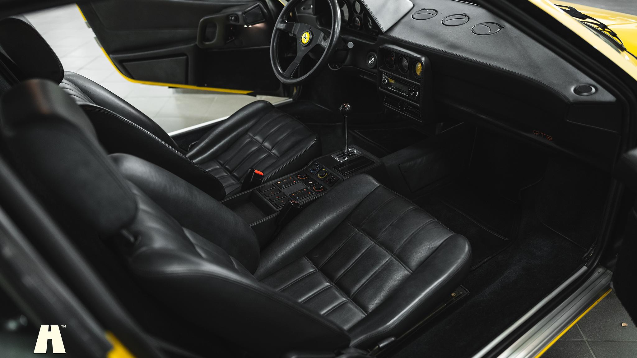 Interiörbild 1986 Ferrari 328 GTB