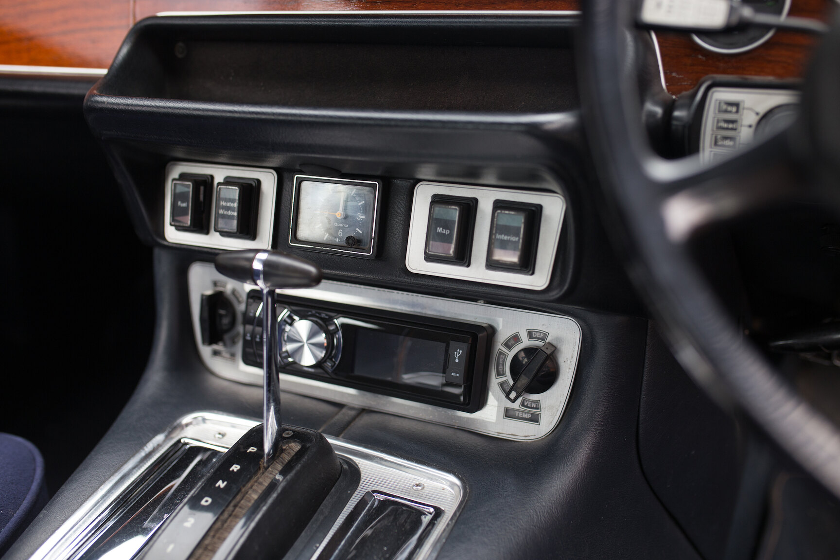 Interior image of 1975 JAGUAR XJ6  (31)
