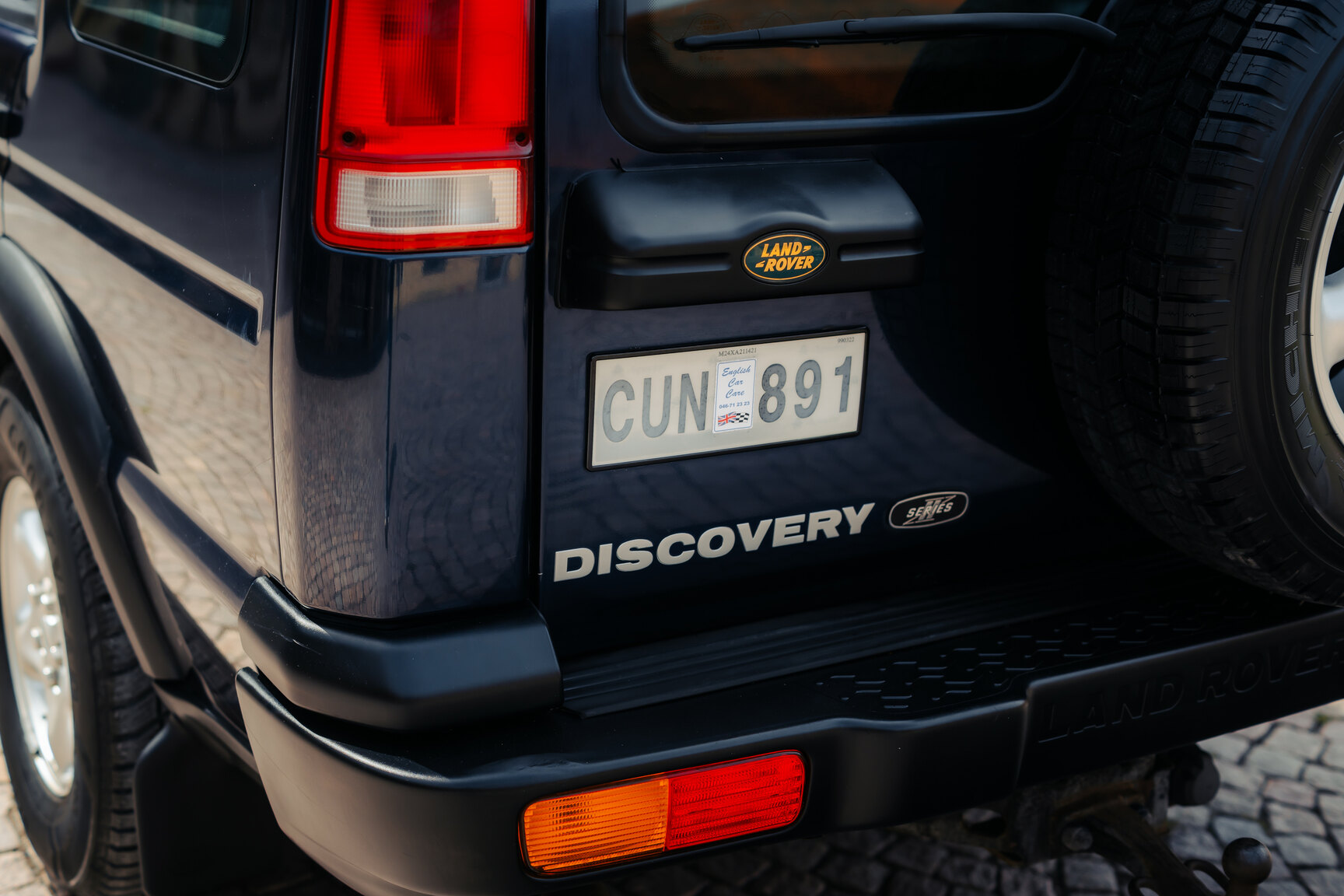 Exterior image of 1999 Landrover Discovery II V8