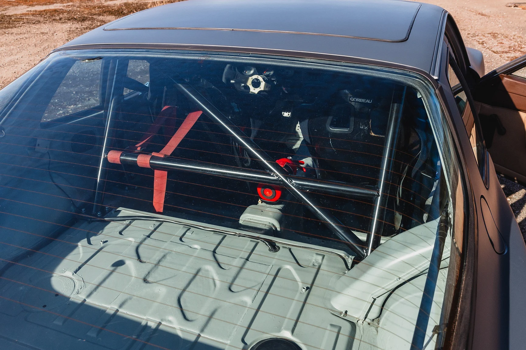 Innenraumfoto von 1982 Porsche 944 Trackday (25)