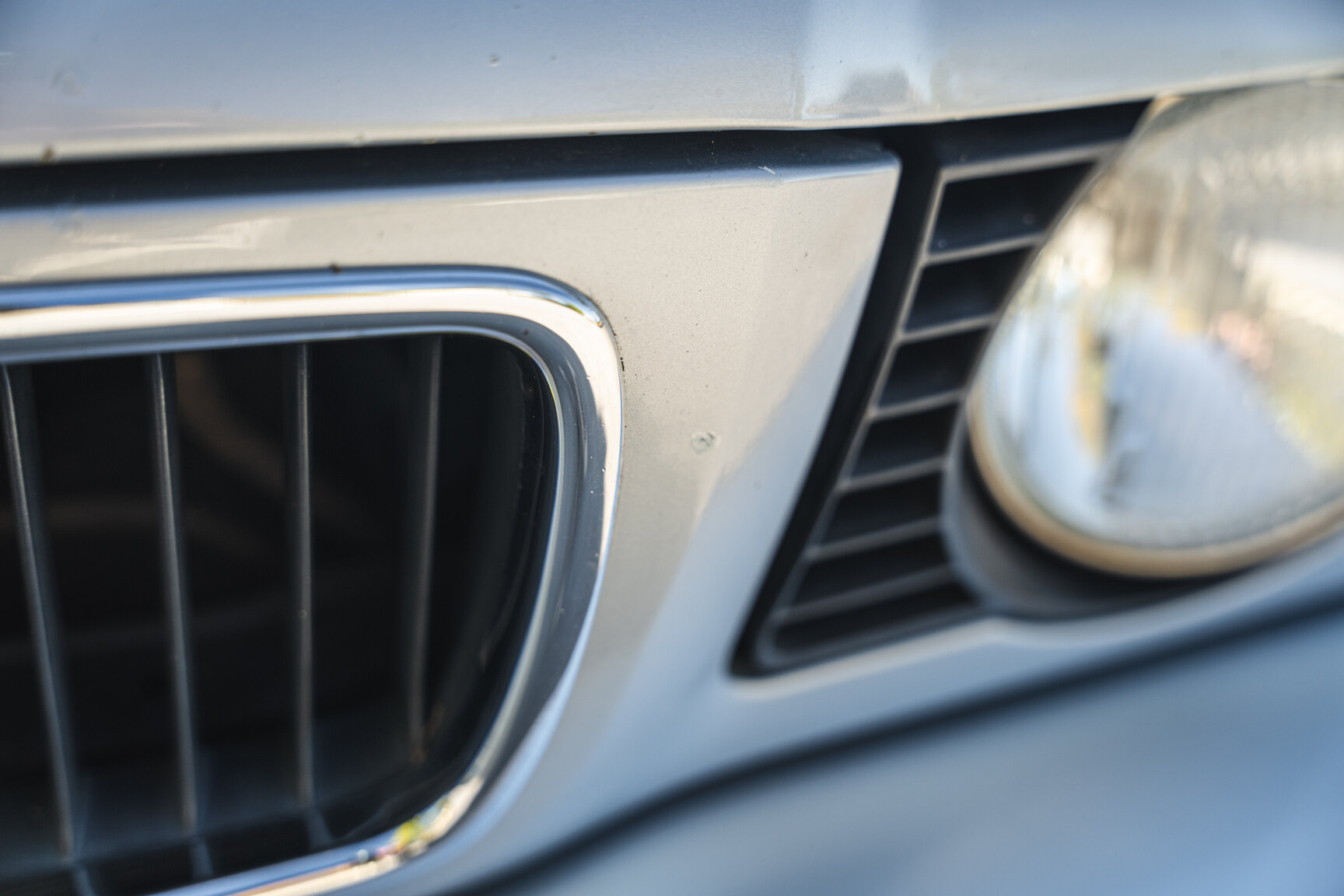 Exterior image of 1994 BMW 520i E34