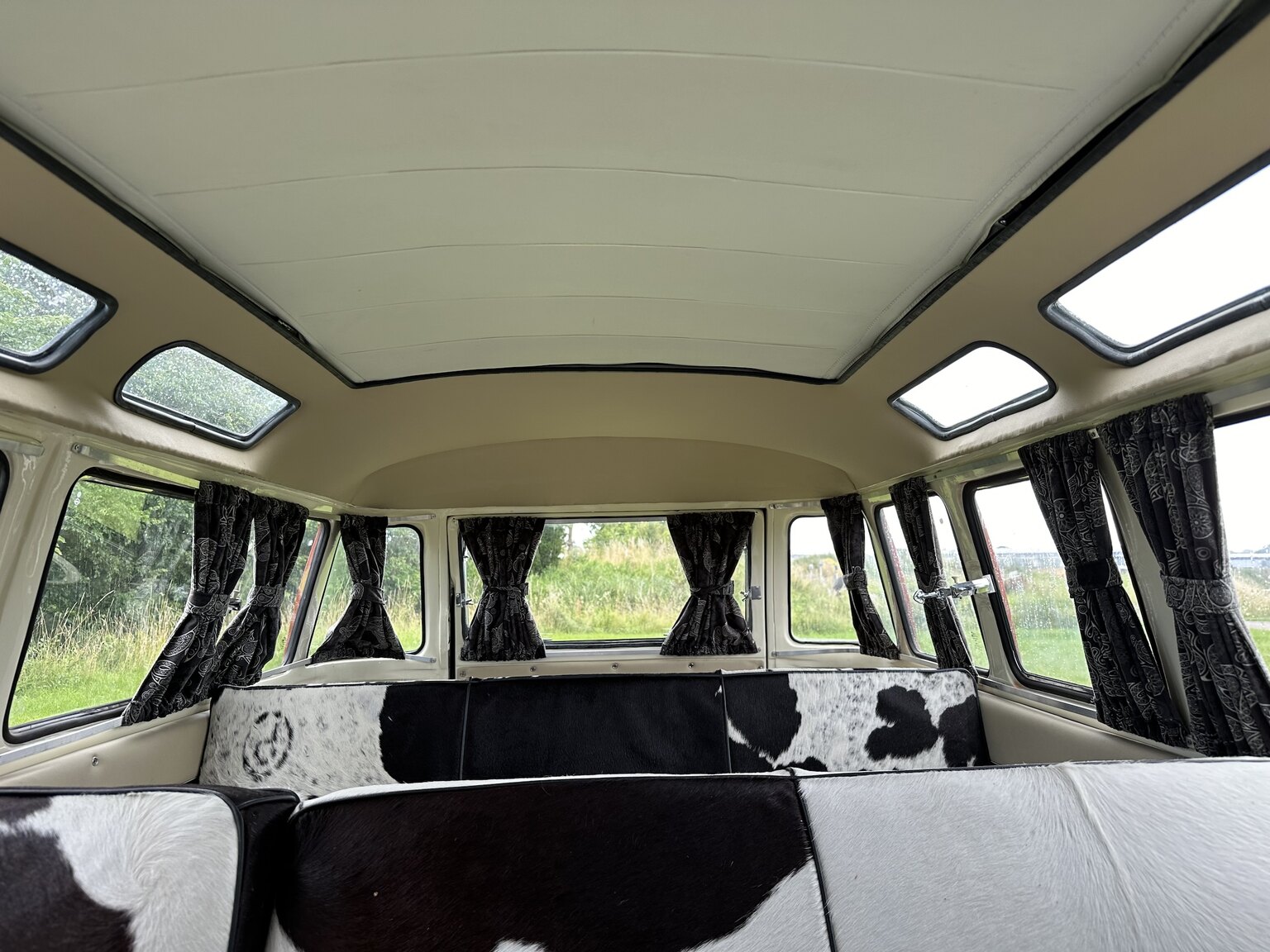 Interior image of 1970 Volkswagen T1