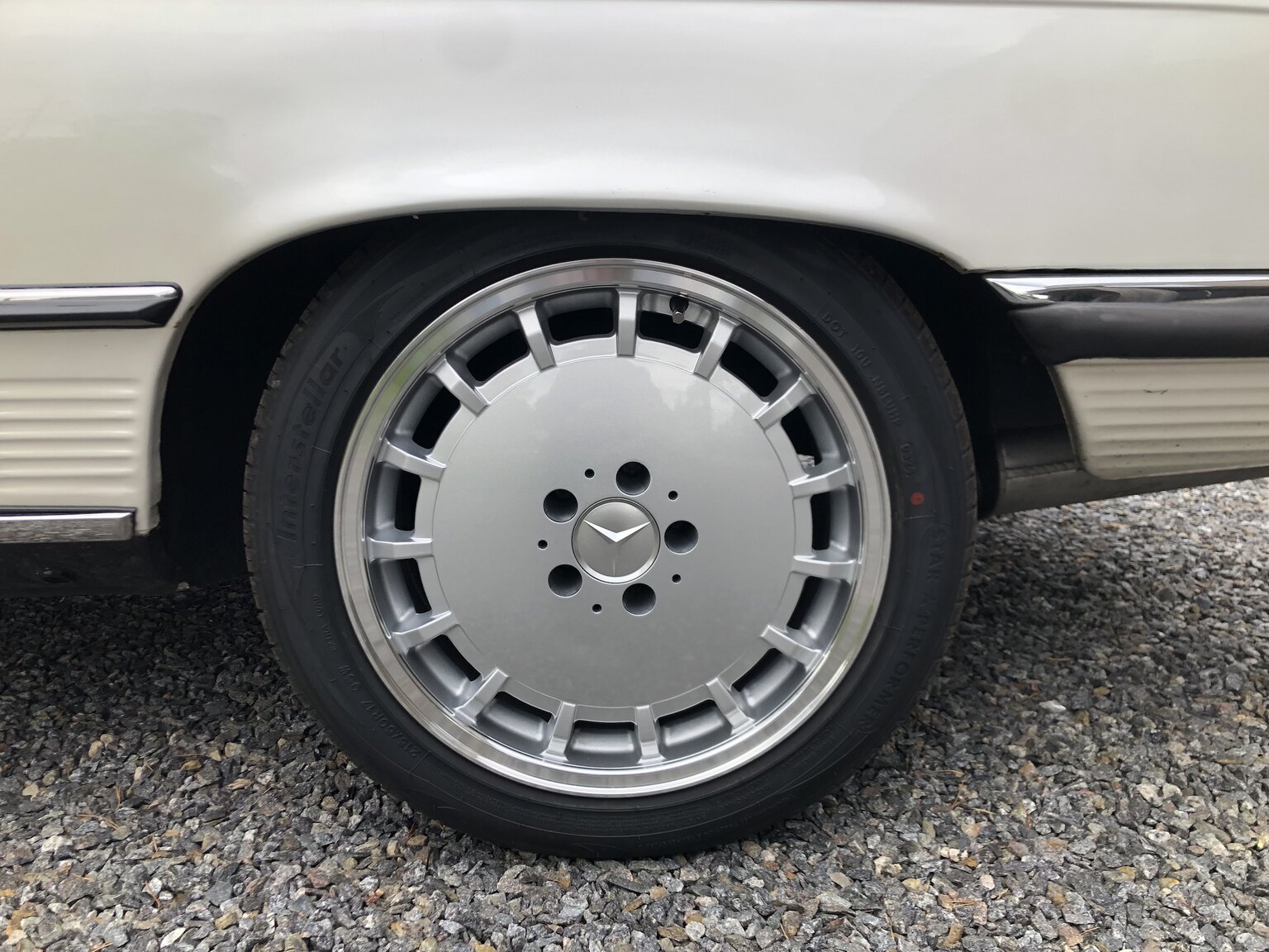 Exteriörbild på 1972 Mercedes-Benz 350 SL