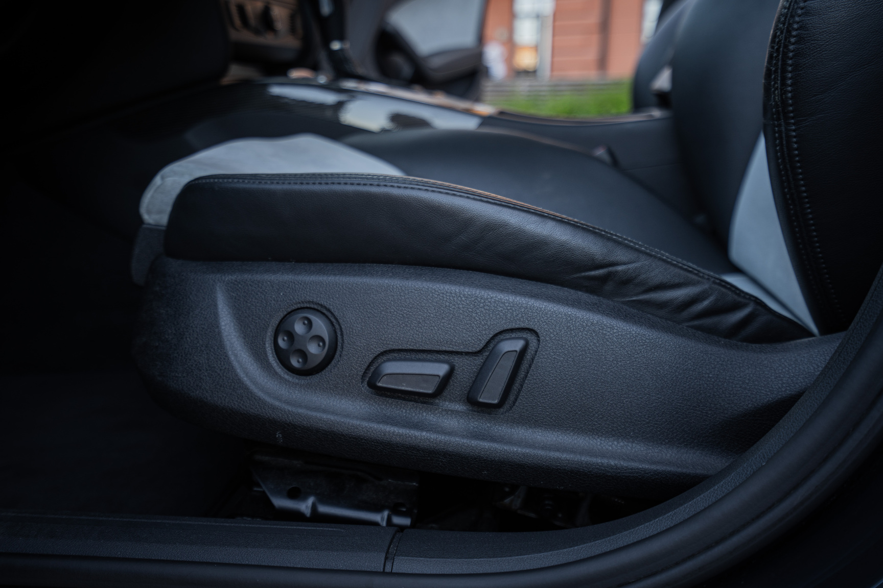 Innenraumfoto von 2011 Audi S4 (45)