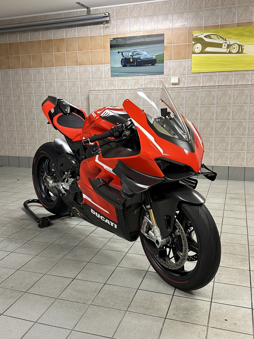 Exterior image of 2021 Ducati Superleggera V4 23/500