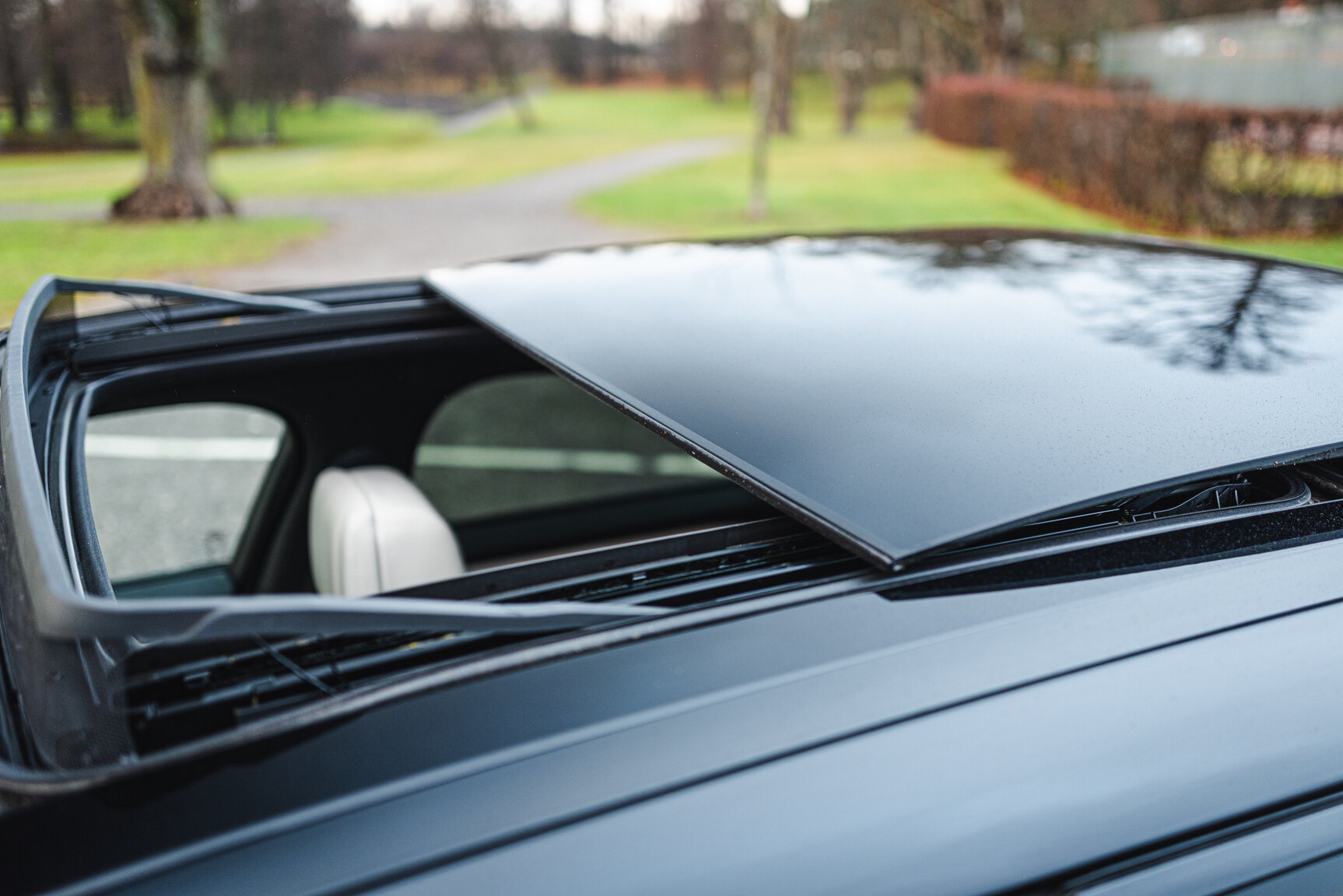 Exterior image of 2018 Range Rover Velar D300 AWD HSE