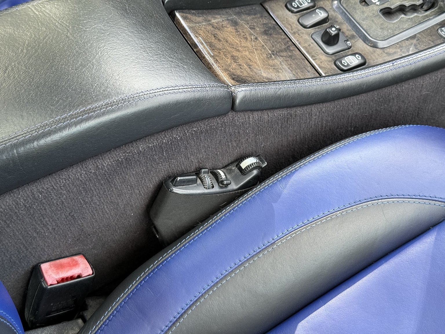 Interior image of 2000 Mercedes-Benz CLK 55 AMG Coupé