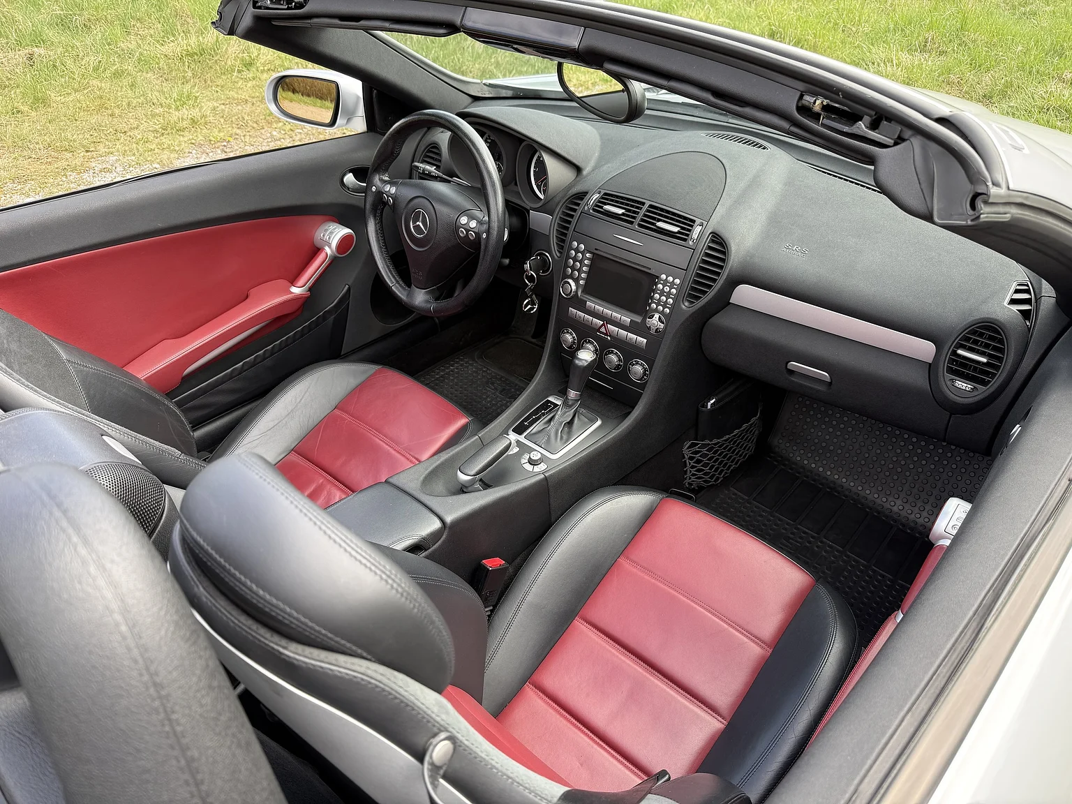 Innenraumfoto von 2005 Mercedes-Benz SLK 55 (39)