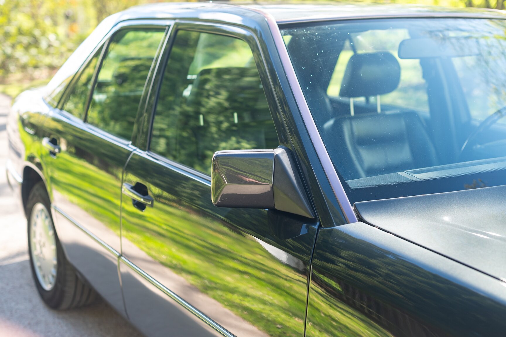 Exterior image of 1993 Mercedes-Benz 400 E