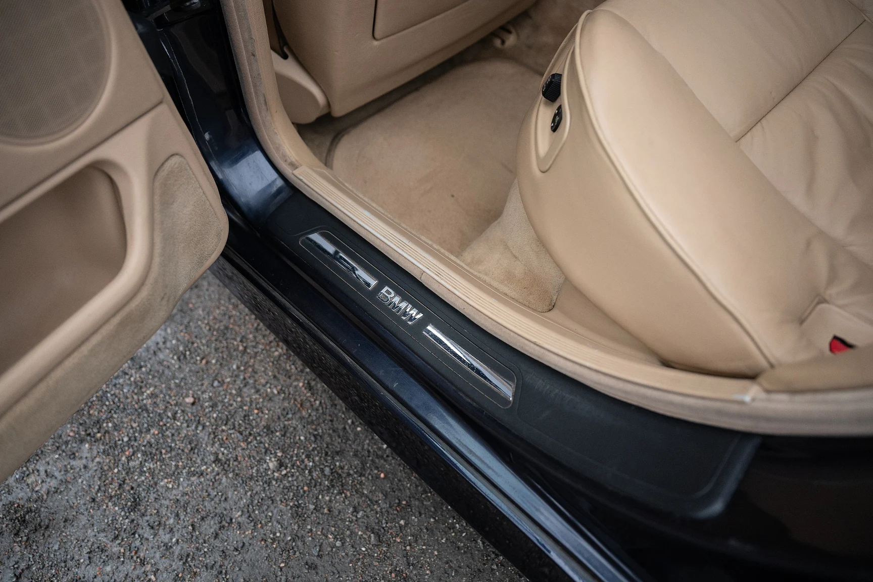 Interior image of 1996 BMW 740 iA - NO RESERVE (24)