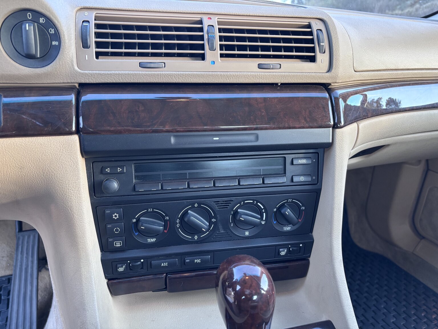 Innenraumfoto von 1996 BMW 728iA