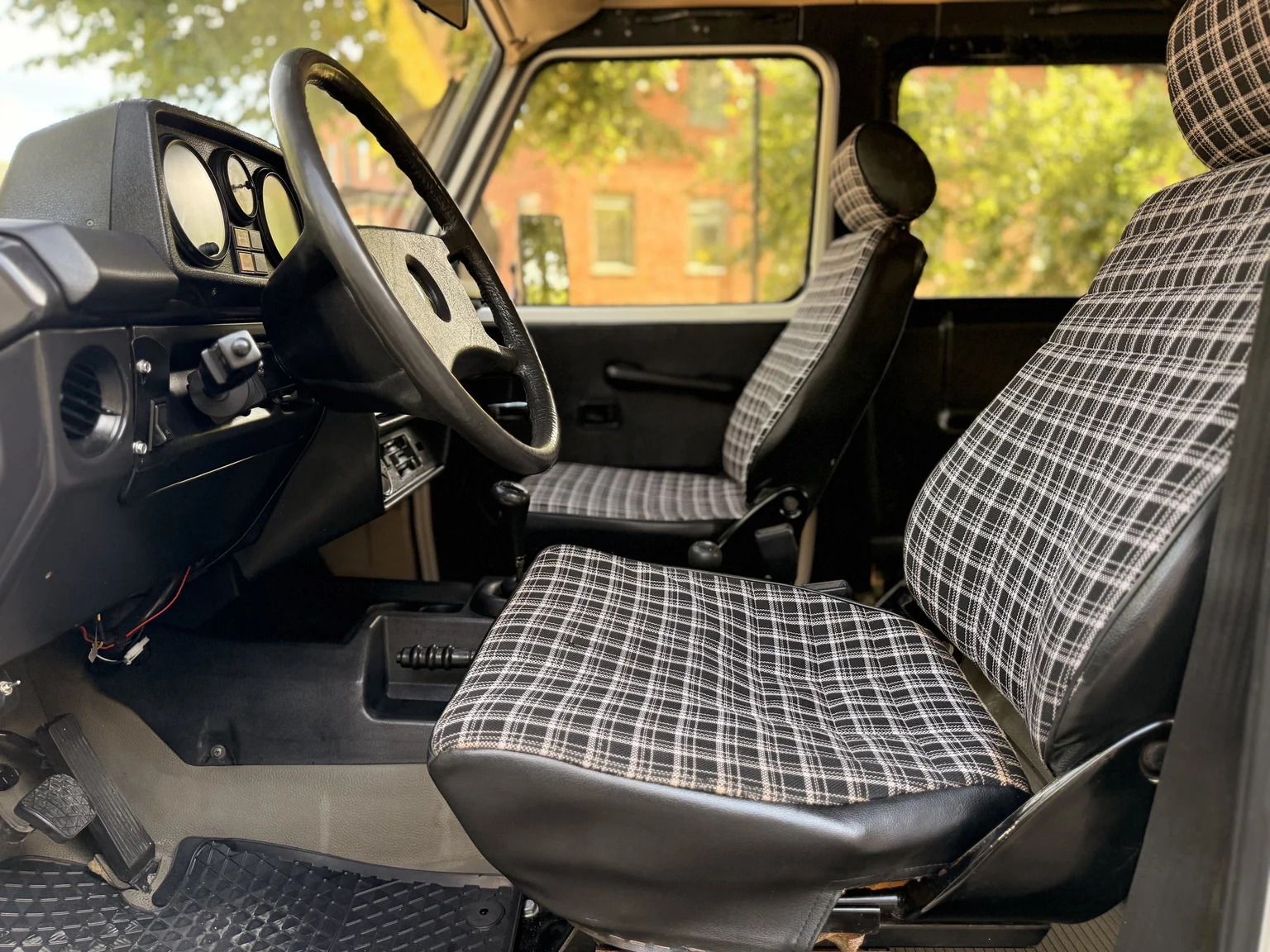 Innenraumfoto von 1981 Mercedes-Benz 240 GD (5)