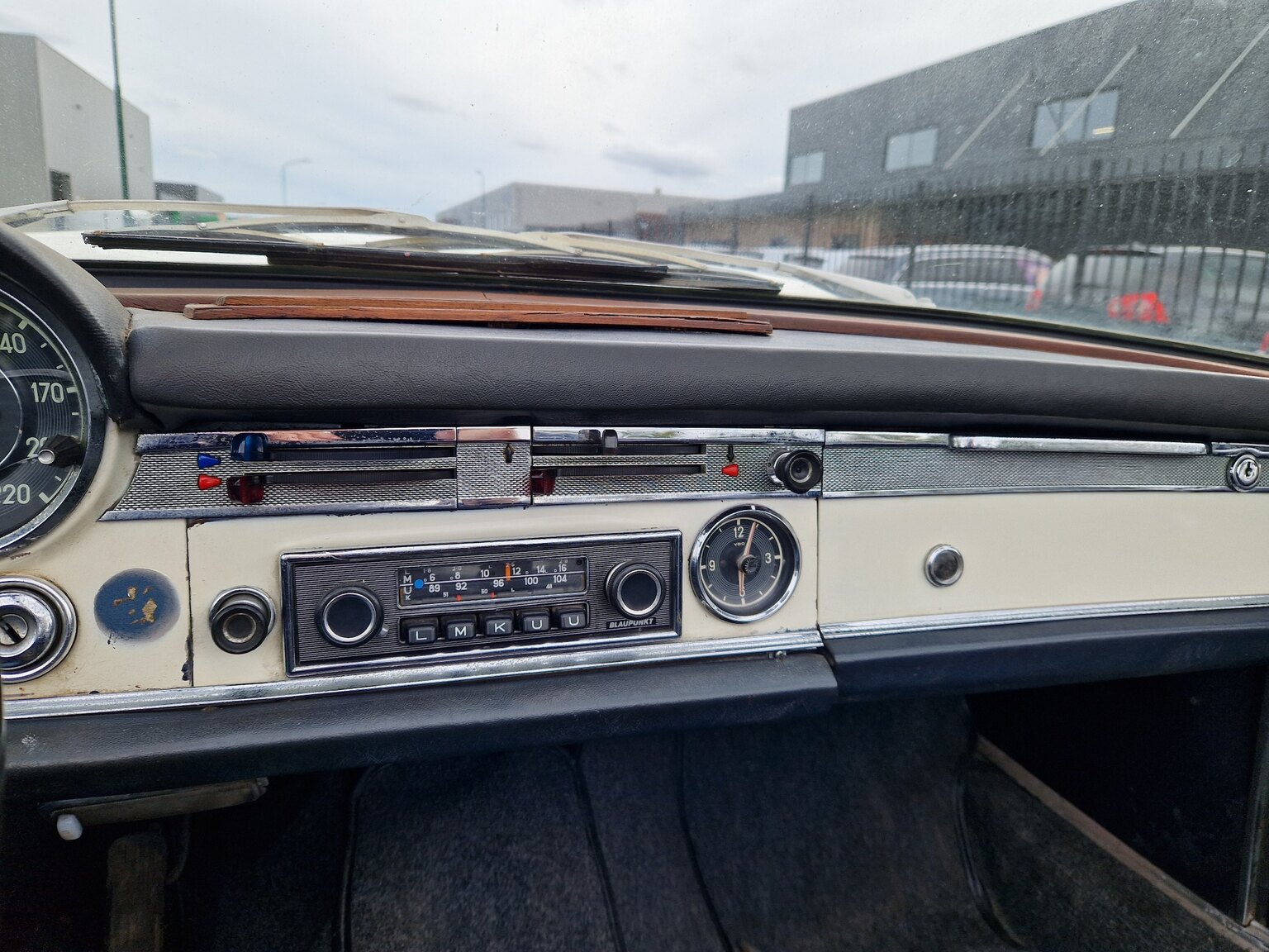 Interior image of 1964 Mercedes-Benz 230SL Pagoda