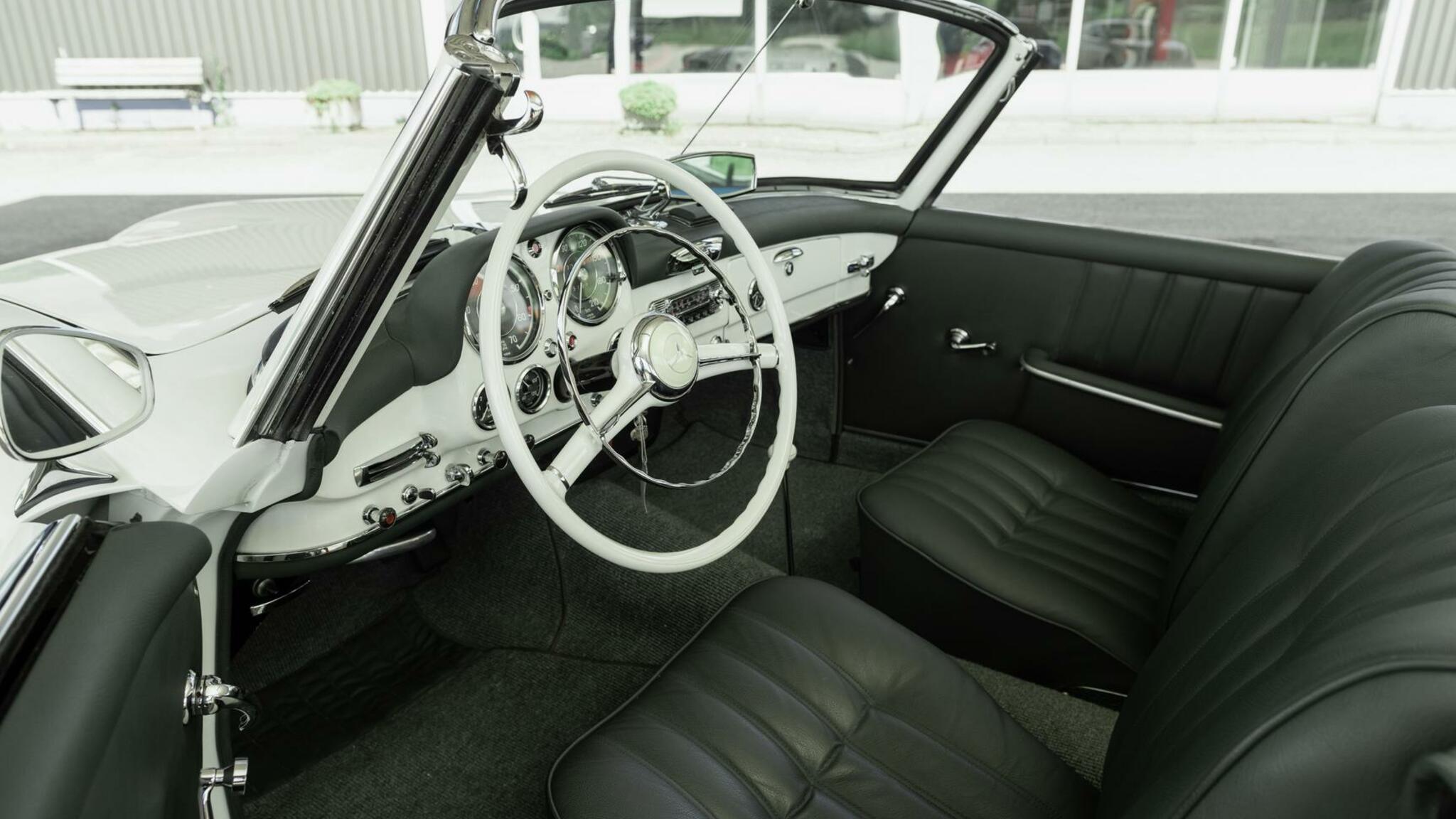 Innenraumfoto von 1956 Mercedes Benz 190 SL Roadster (3)