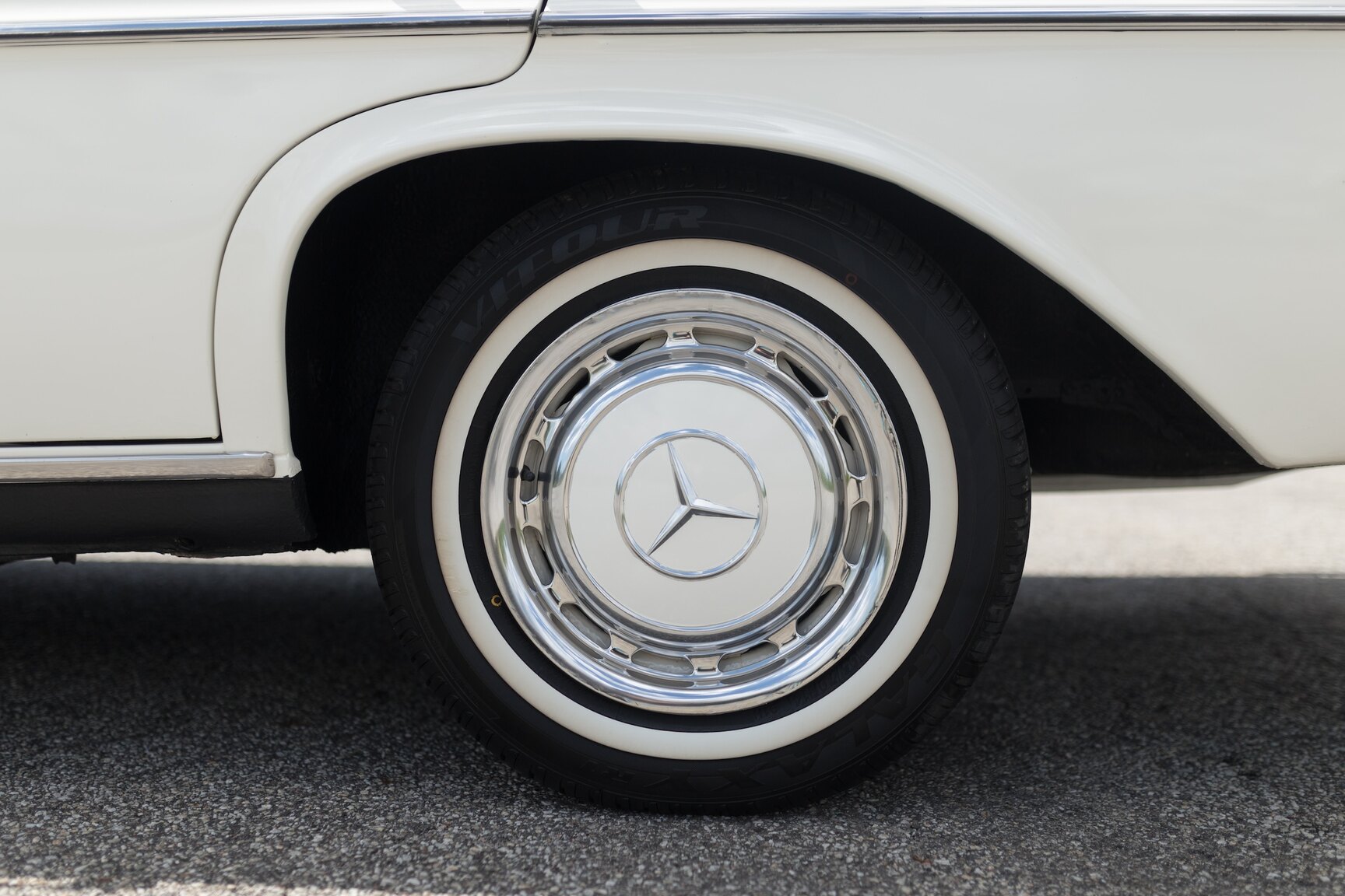 Exteriörbild på 1966  Mercedes-Benz 250 