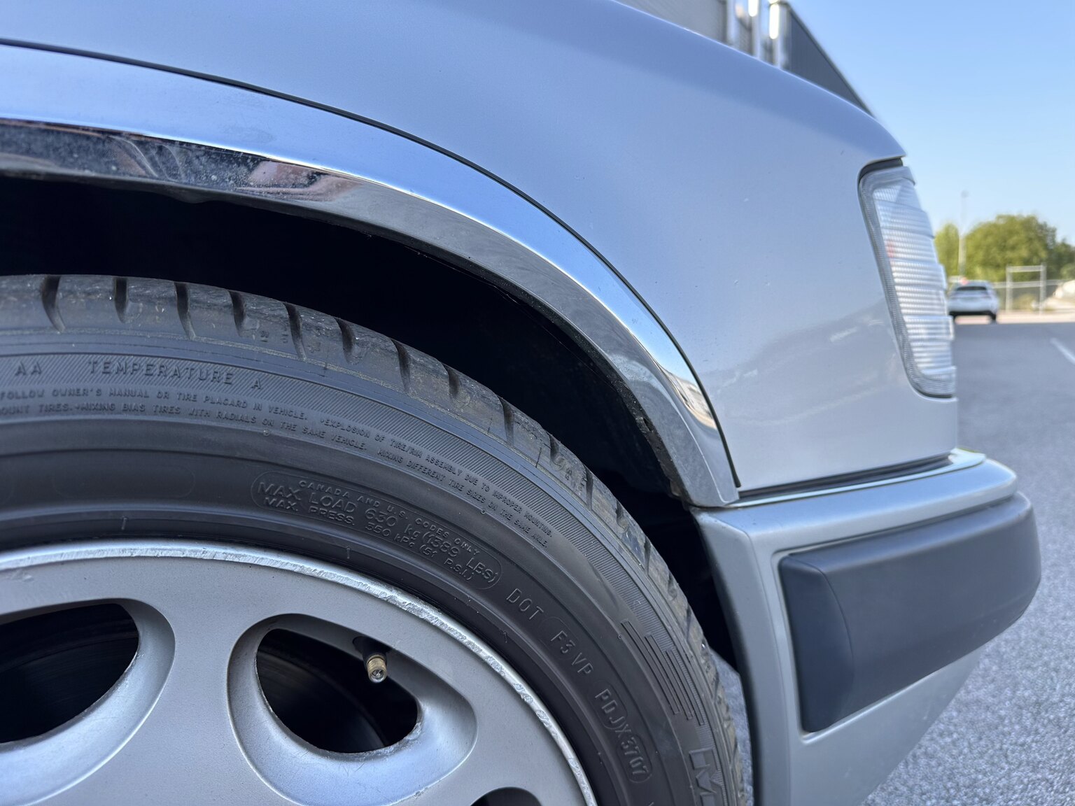Exterior image of 1992 Mercedes-Benz 300 CE-24