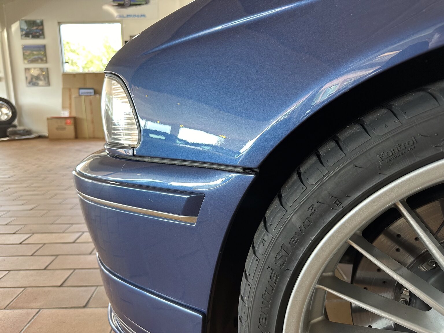 Exteriörbild på 2002 ALPINA B10 V8S