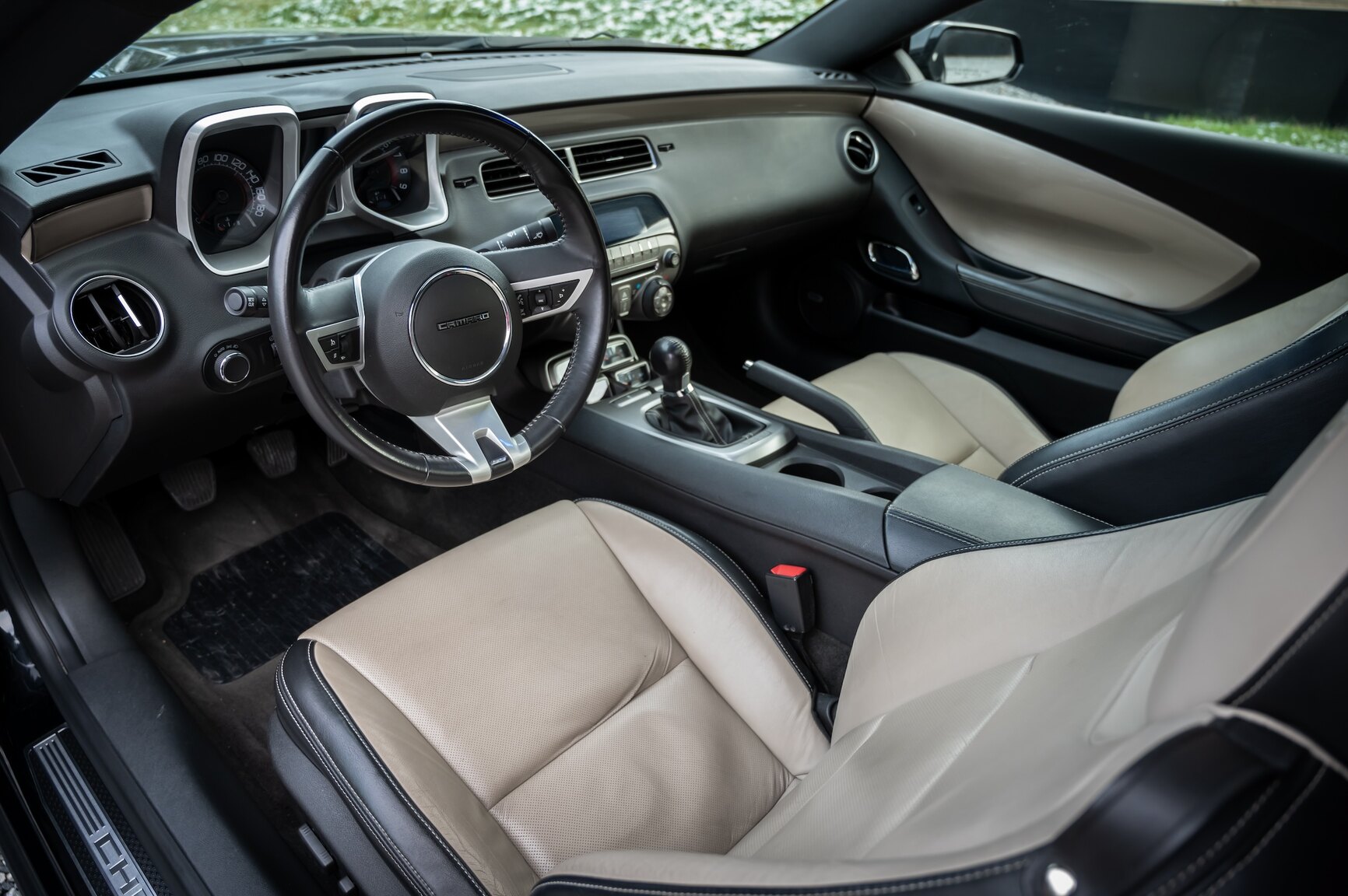 Interiörbild 2010 Chevrolet Camaro SS (1)