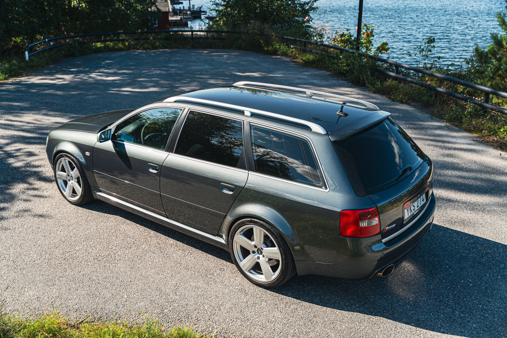 Exterior image of 2003  Audi RS6 C5