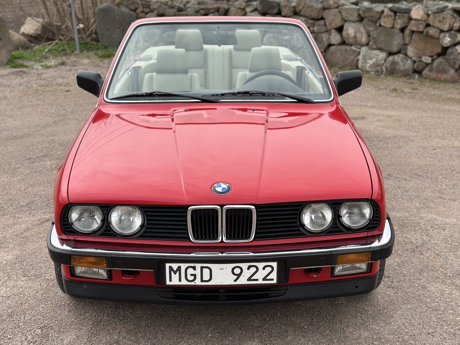 Exterior image of 1987 BMW 325i Convertible (13)