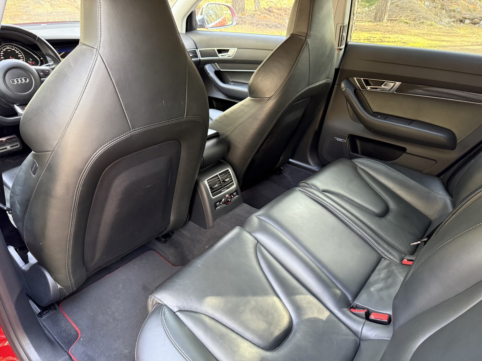 Innenraumfoto von 2010 Audi RS6 Avant V10 Quattro