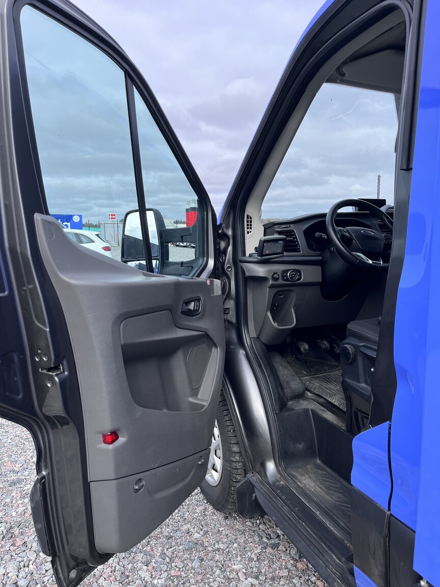 Interiörbild 2022 Ford Transit fordonstransport