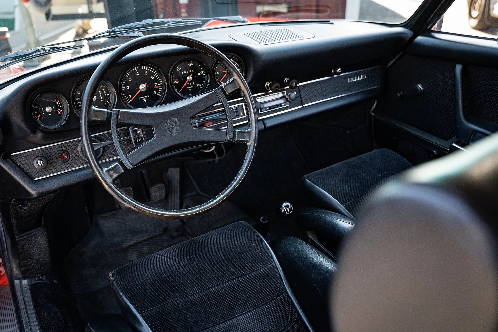 Interior image of 1971 Porsche 911 S  (1)