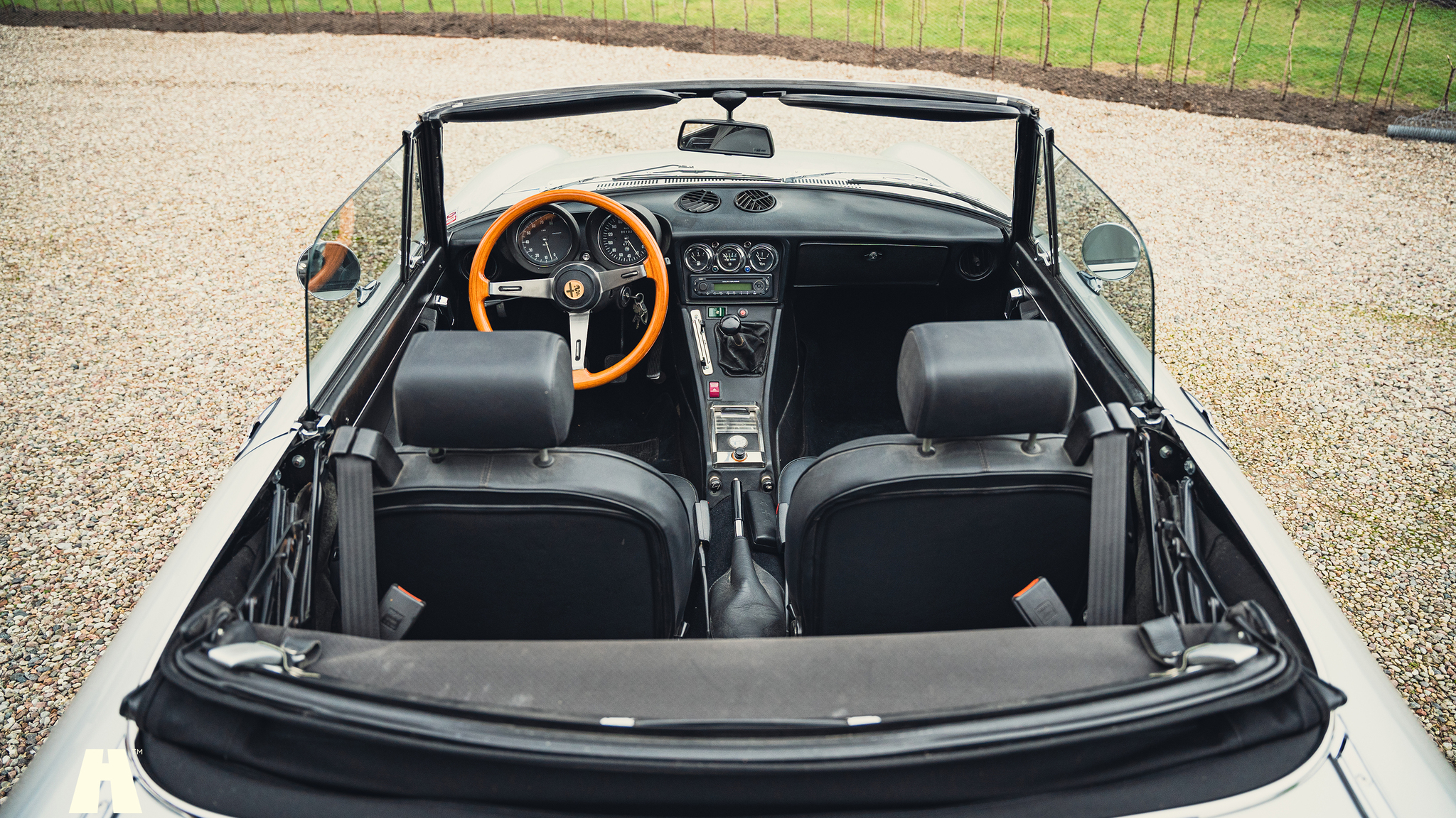 Interior image of 1980 Alfa Romeo 2000 Spider