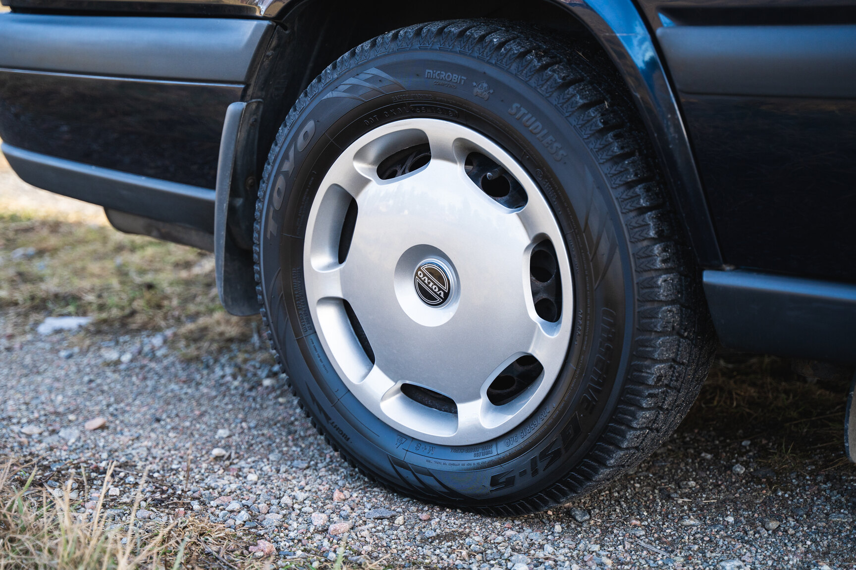 Exterior image of 2000 Volvo V70 XC