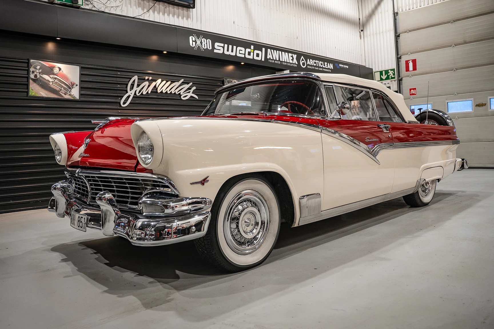 Exterior image of 1956 Ford Fairline Sunliner V8 (3)