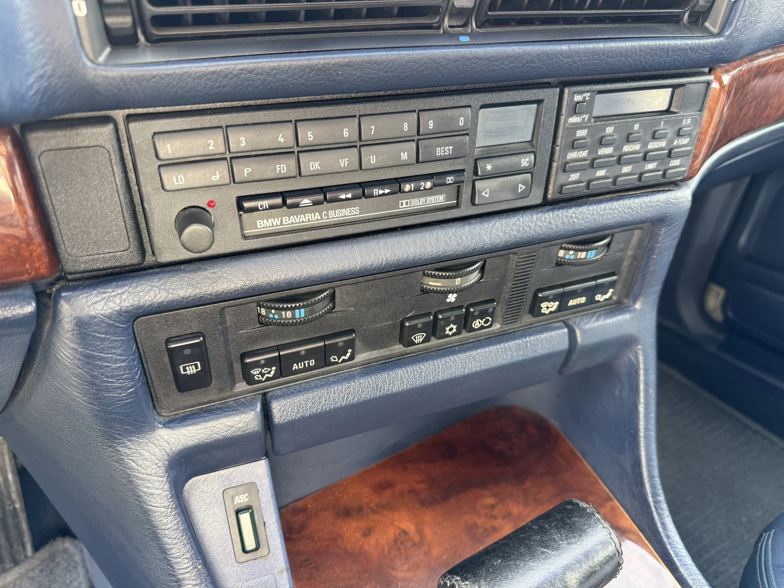 Innenraumfoto von 1990 BMW 750i (32)
