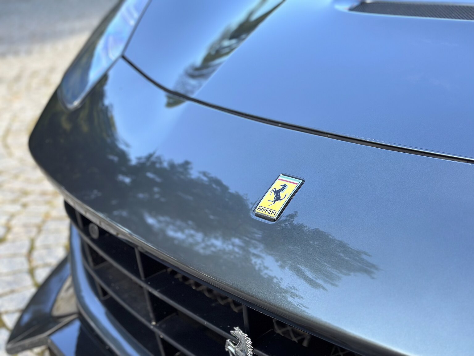 Exteriörbild på 2013 Ferrari F12 Berlinetta