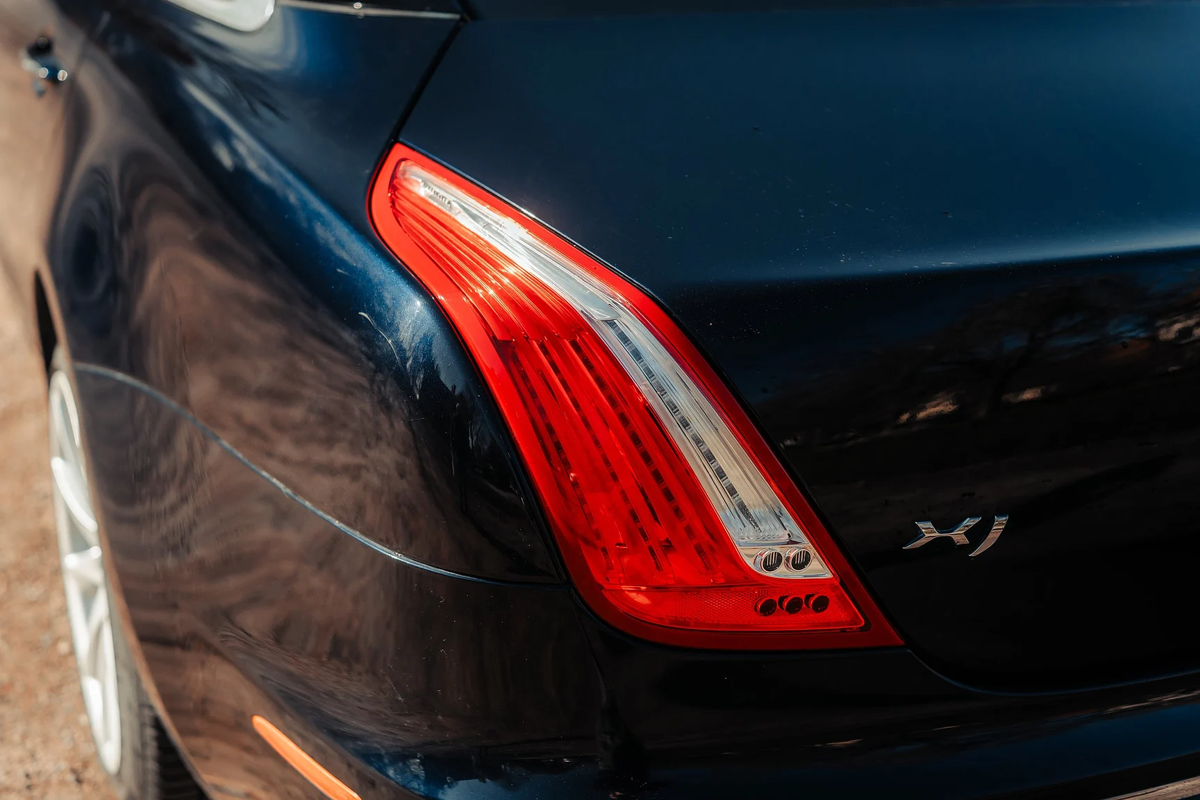 Exterior image of 2012 Jaguar XJ (25)