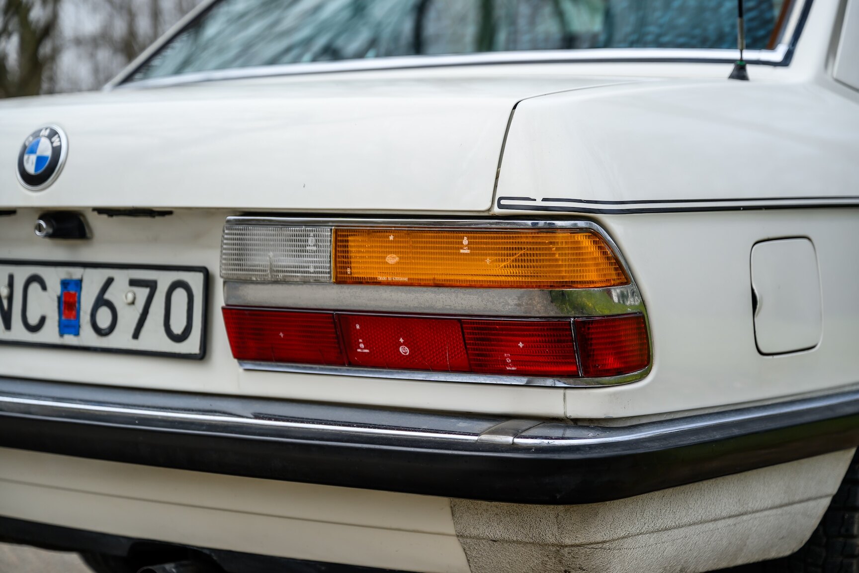 Exterior image of 1986 BMW 520i