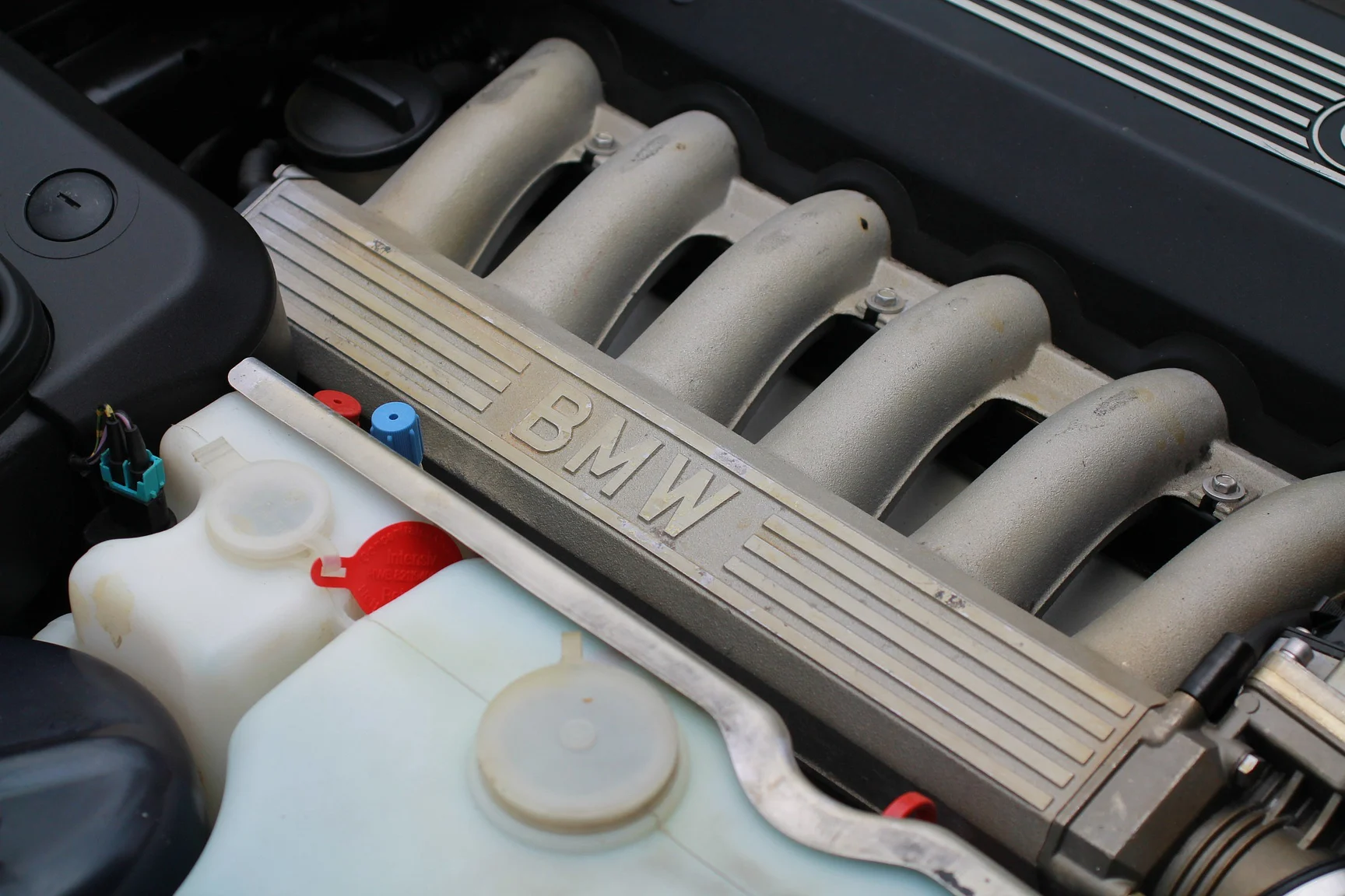 Image of 1989 BMW 750iA (24) mechanics