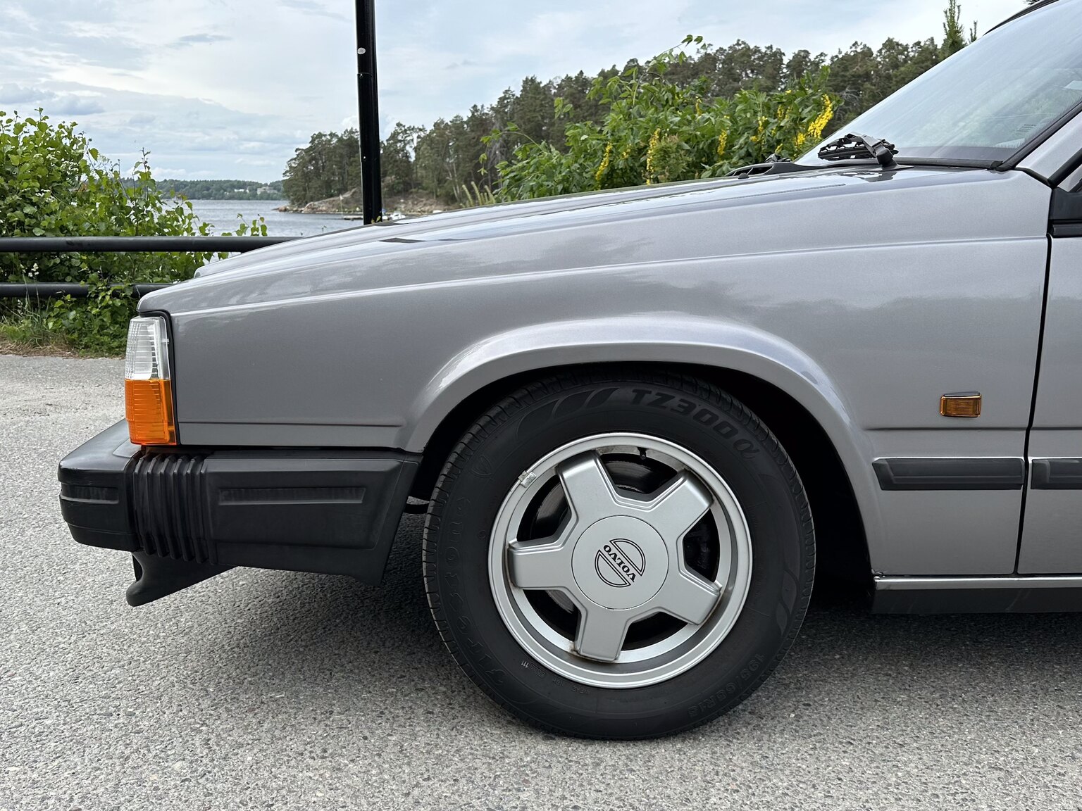 Exterior image of 1988 Volvo 740 Turbo