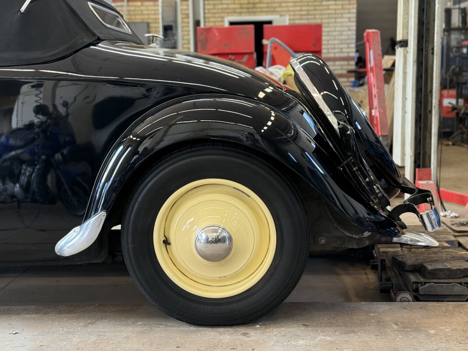Exterior image of 1939 Citroën Berline 11 Sport Convertible