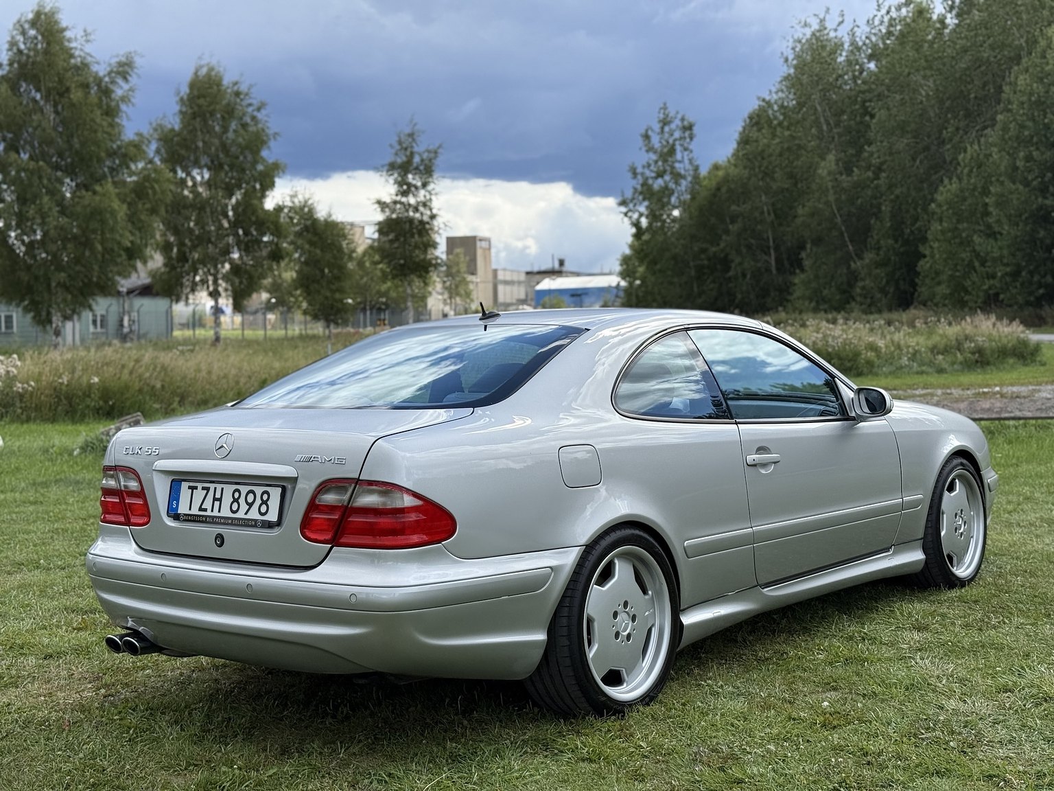 Exterior image of 2000 Mercedes-Benz CLK 55 AMG Coupé