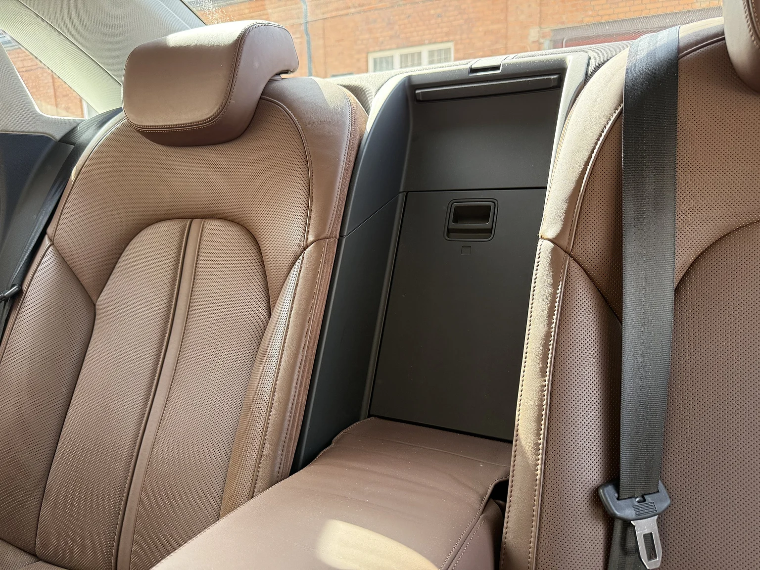 Interior image of 2014 Audi A8 4.0 TFSI (74)