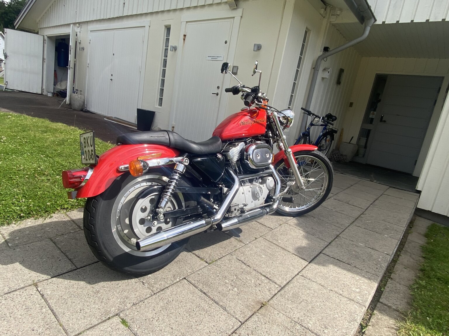 Exterior image of 1998 Harley-Davidson XL883