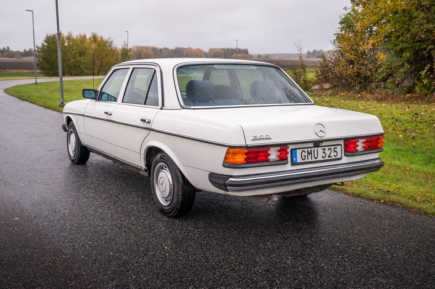 Exterior image of 1985 Mercedes-Benz 200 Automatic