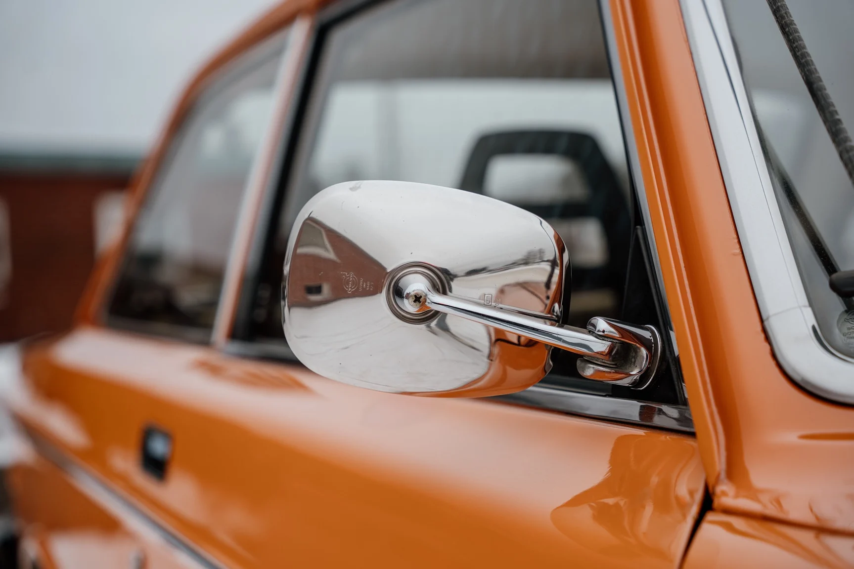 Exteriörbild på 1975 Volvo 242 2-dörrars coupé (48)