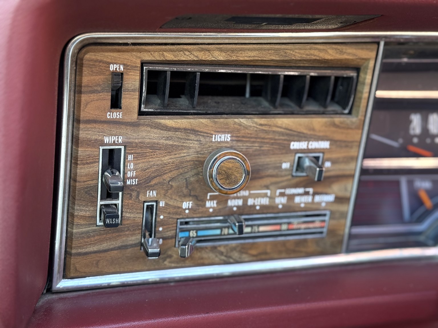 Interiörbild 1975 Oldsmobile Delta 88
