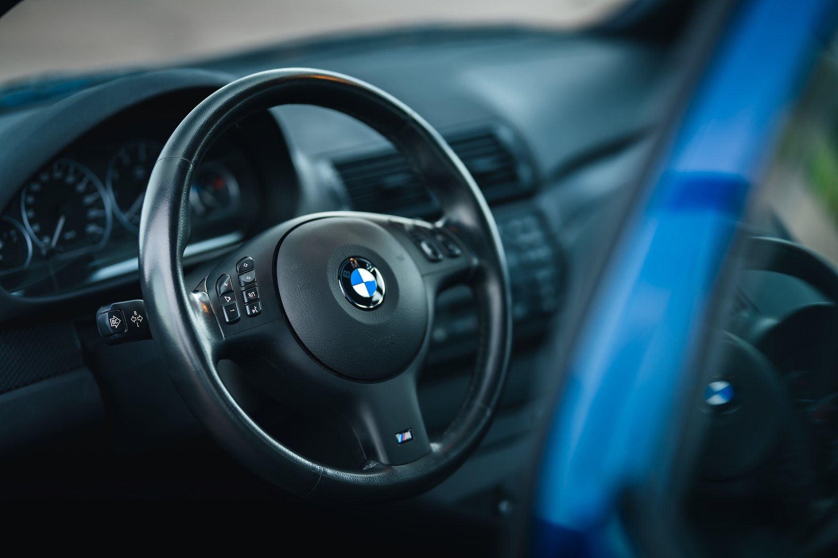 Interior image of 2003 BMW 330i