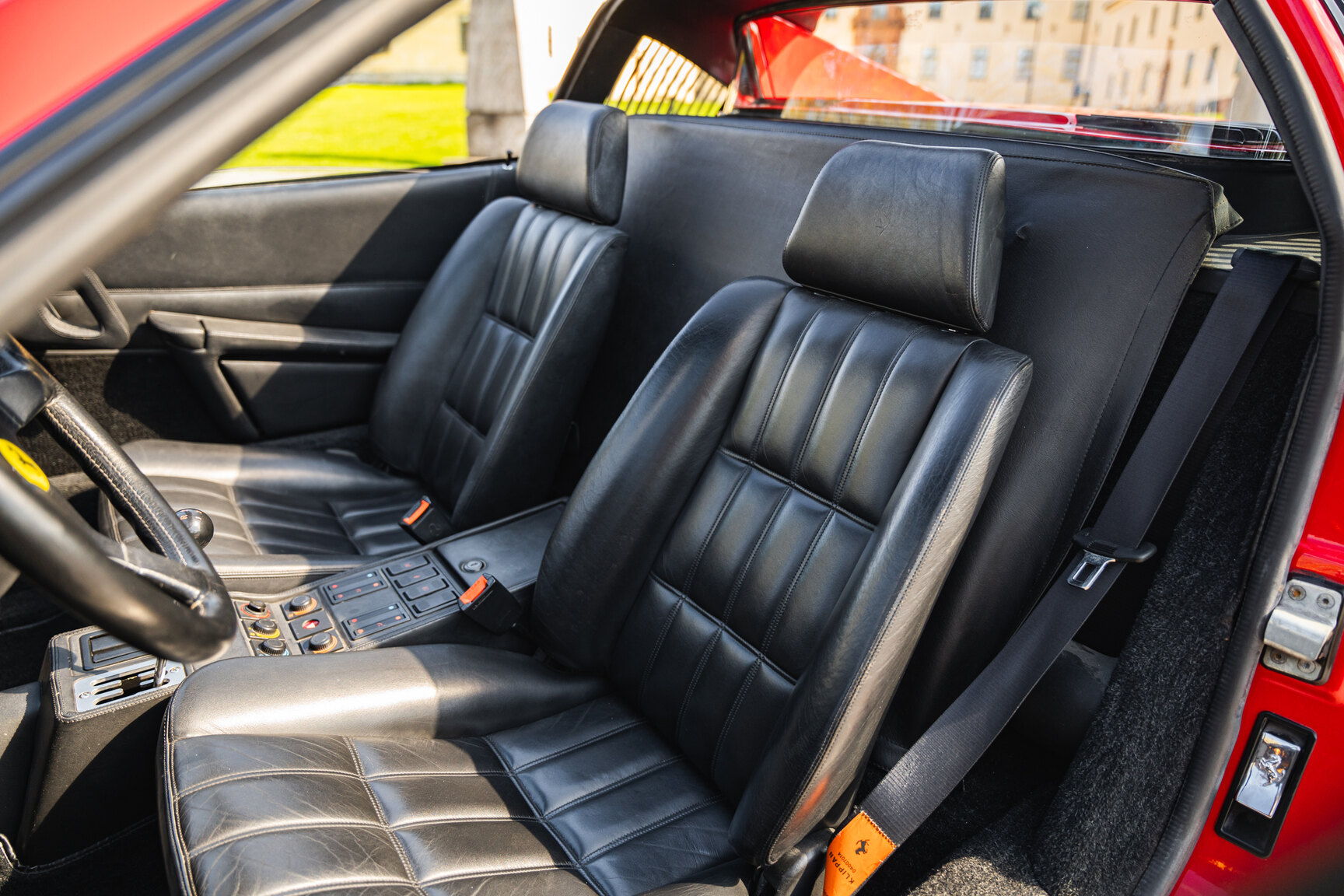 Interiörbild 1989 Ferrari 328 GTS