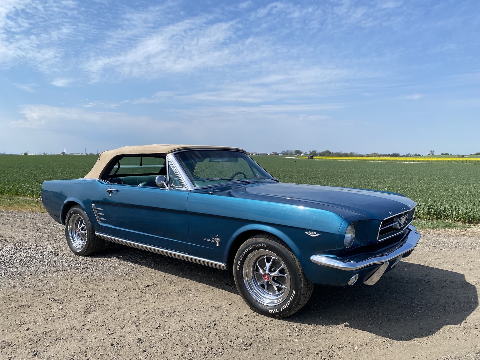 Exteriörbild på 1966 Ford Mustang 289 Cabriolet (13)