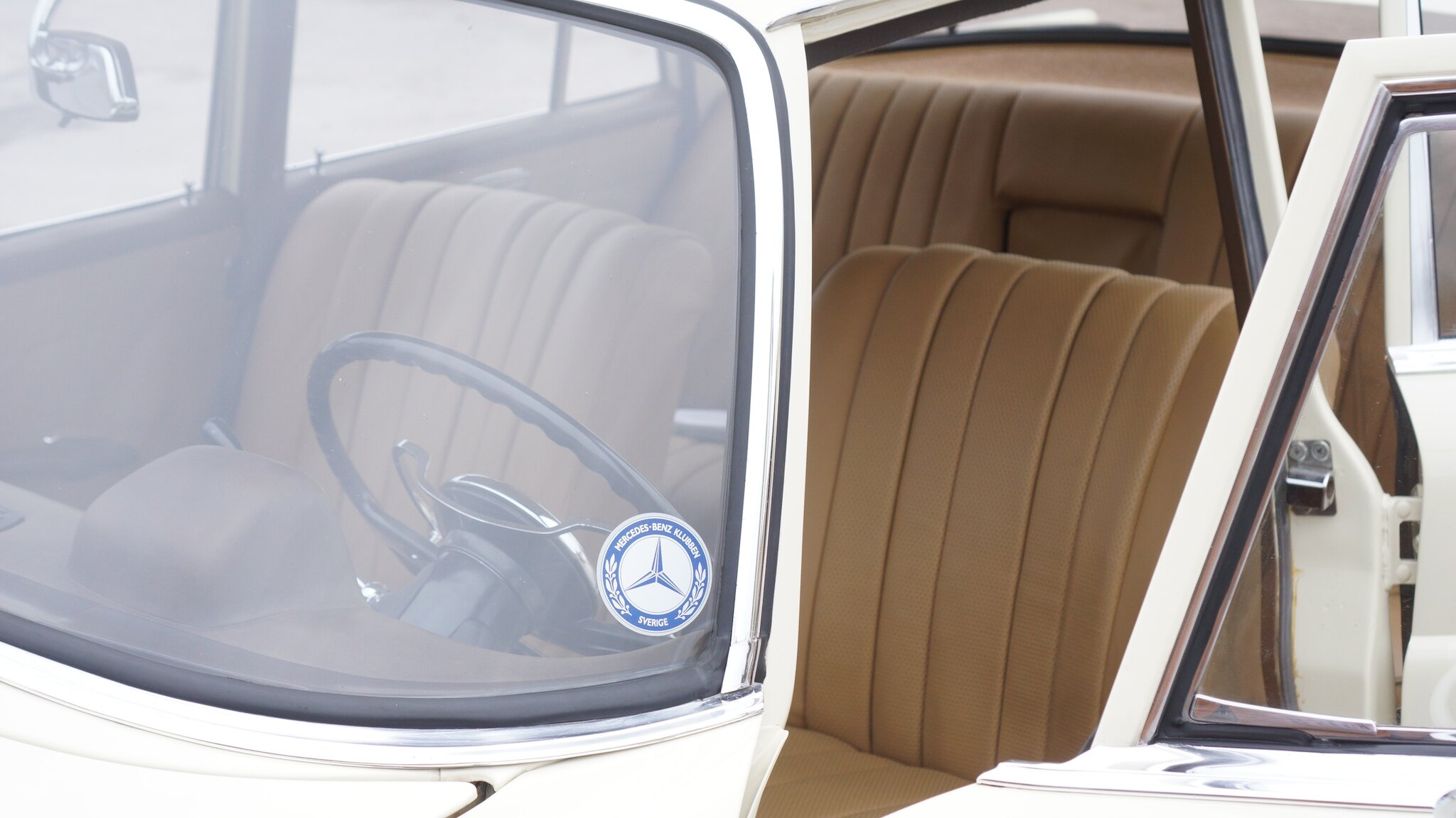 Interior image of 1966 Mercedes-Benz 230 S